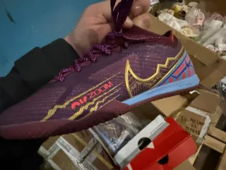 Обувь без маркировки (кроссовки) "Nike" – 2 шт.; Обувь без маркировки (туфли) "Aidini" – 24 шт. Обувь без маркировки (кроссовки) "Nike" – 2 шт.; Обувь без маркировки (туфли) "Aidini" – 24 шт. Имущество реализуется в качестве годных остатков, признано не соответствующим требованиям документов по…