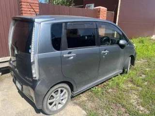 Daihatsu Move 2013, серый, хэтчбек. Год выпуска 2013, VIN LA100S-1045574, пробег 214390 км, госномер К865АТ122. Техническое состояние: повреждения на переднем бампере.