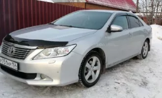 Автомобили легковые ТОЙОТА CAMRY 2012 года выпуска, пробег 259434.00 км, двигатель: Бензиновый, на бензине 181.00 л.с.  2494.00 куб. см , VIN: XW7BF4FK90S005069, цвет кузова: СЕРЕБРИСТЫЙ МЕТАЛЛИК, состояние: удовлетворительное имеется трещина лобового стекла, местонахождение: Новосибирская обл…