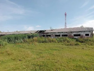 Нежилое здание фермы 682,9 кв. м с участком 1102 кв. м, Башкортостан, кадастровый номер 02:26:030301:58, площадью 682,9 кв. м и земельный участок с кадастровым номером 02:26:030407:434, площадью 1102 кв. м, расположенные по адресу: Республика Башкортостан, муниципальный район Иглинский, село…