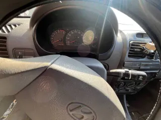 Hyundai Accent 2007 года, 102 лс, пробег 143000 км. Цвет светло-бежевый. VIN: X7MCF41GP7M121525, госномер: Е699ХЕ72. Тип двигателя: бензиновый, мощность 102 л.с. (75 кВт), объем 1495 куб. см. Разрешенная максимальная масса 1555 кг, масса без нагрузки 1176 кг.