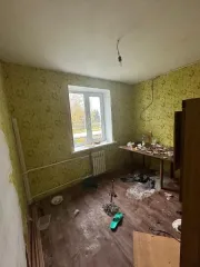 Квартира 36.9 кв.м, Нижегородская область. Жилое помещение (квартира) расположено на 1 этаже 3-этажного квартирного жилого кирпичного дома, материал стен – кирпич, перегородки – пеноблоки, ГВЛ, перекрытия – железобетонные, отделка стен – штукатурка, оклеены обоями, окна наружные пластиковые, двери…