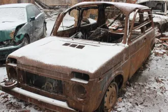 Автомобиль марки ВАЗ «Нива» белого цвета, без государственных регистрационных знаков, с вырезанными VIN номерами. Год выпуска отсутствует. Документы и ключи отсутствуют.