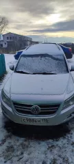 легковой автомобиль VOLKSWAGEN TIGUAN 2010 года выпуска, XW8ZZZ5NZAG10201, находится в залоге у ООО «МБ РУС Банк»