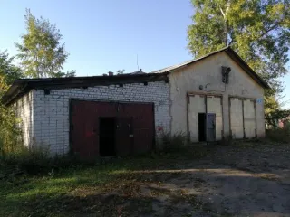 Земельный участок 2650 кв.м с постройками Котлас, кадастровый номер 29:24:010204:82 с расположенными на нем объектами недвижимого имущества: здание гаража котласской поликлиники, кадастровый номер 29:24:010204:210, здание склада котласской поликлиники, кадастровый номер 29:24:010204:209; здание…