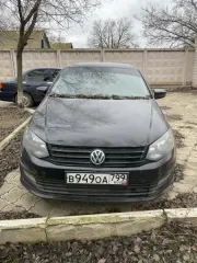 Volkswagen Polo 2013 года выпуска, черный седан. VIN: XW8ZZZ61ZEG007920. Государственный номер: В949ОА799. Номер двигателя: 449087. Объем двигателя: 1598 куб. см, мощность: 77 кВт/105 л.с. Состояние: б/у, технически исправен, по кузову сколы и коррозия, после ДТП в 2021 г., видимые следы ремонта…