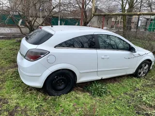 Opel Astra 2008 года выпуска. VIN: XUF0AHL089B011958.