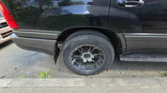 Lexus LX 470 2004, 238 лс, полный привод, АКПП, г/н: В990ЕС125, шасси (рама) № JTJHT00WX43544313
 Не на ходу, проблемы с двигателем 2. Обширные очаги сквозной коррозии на кузове и раме. 3. Требуется ремонт всей ходовой части, ( коррозия и износ ). 4. Требуется перетяжка или замена салона. 5. В…