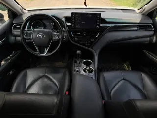 Toyota Camry 2021 года, 249 л.с., 253400 км, АКПП; Automobile Toyota Camry, gos.reg.znak H101XX98, VIN XW7BZ3HK60S116340, 2021 g.v., moshchnost dvig., l.s. (kW): 248.8 (183), tsvet: bely perlamutr s chernoy kryshey.