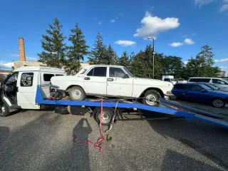 ГАЗ 24, 1986 г.в. Цвет кузова: белый, тип: легковой седан. Идентификационный номер (VIN) отсутствует, номер двигателя 092504, регистрационный знак В261ЕН61, номер кузова 1078412, рабочий объем 2400 см³, мощность двигателя 85 кВт (63 л.с.). Ключи и документы отсутствуют. Имеются вмятины, царапины…