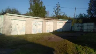 Земельный участок площадью 794 кв.м с кадастровым номером 32:11:0270615:4, расположенный по адресу: Брянская область, р-н Клетнянский, п. Клетня, ул. Профинтерна, д. 14А. На участке расположены объекты: гараж площадью 78,9 кв.м с кадастровым номером 32:11:0270220:39, административное здание…