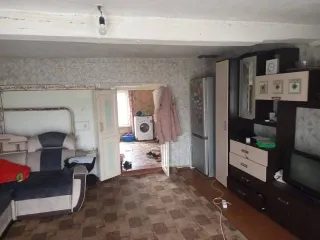 Доли дома 53,4 кв.м и земельного участка, Красноярский край: 1/5 доля дома и 1/5 доля земельного участка, 1/5 доля в жилом доме, площадь 53.4 кв.м., назначение: жилое, адрес: Россия, край Красноярский, р-н Шушенский, с Казанцево, ул Крупской, дом 12, кадастровый номер: 24:42:2601003:645; 1/5 доля…