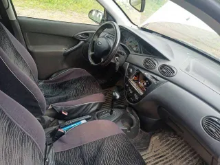 Ford Focus 2002 года выпуска, цвет серый/серебристый. VIN: X9FNXXEEDN2G02715, ПТС: 47TA940267, госномер Е285УУ159. Страна изготовления Россия, разрешенная максимальная масса 1715 кг, масса без нагрузки 1258 кг. Находится в совместной собственности.