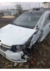 Renault Logan 2016: легковой автомобиль Renault Logan 2016 г.в.; г/н С362УЕ777; VIN: X7L4SRAV455962073. Разбита передняя левая часть кузова: бампер, капот, левое переднее крыло, левая передняя дверь, разбито лобовое стекло, отсутствует левое зеркало заднего вида, левая фара, имеются повреждения…