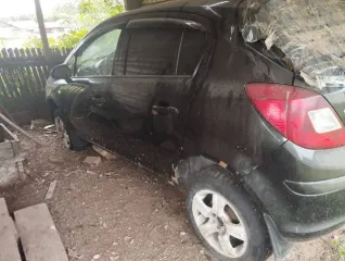 Opel Corsa 2009 года, черный, 80 л.с., объем двигателя 1.2 л (1229 куб.см), пробег 100000 км. Проблема с двигателем, только эвакуатор.