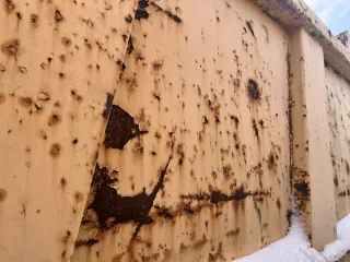 Грузовой самосвал МАЗ 551605 230 024, идентификационный номер  VIN  Y3M55160550005636 Грузовой самосвал МАЗ 551605 230 024, идентификационный номер  VIN  Y3M55160550005636, Цвет белый, год выпуска 2005. Тех. описание: Отсутствует рег. знак, АКБ, комплект ключей. Имеются повреждения лакокрасочного…