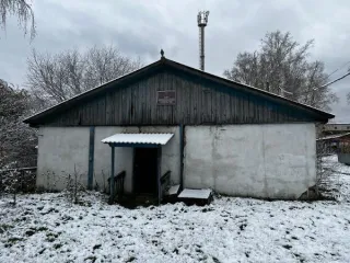 Здание 148.1 кв. м с участком, Красноярский край, с. Ирбейское, ул. Мира, д. 5а. Назначение: нежилое, кадастровый номер здания: 24:16:4201005:1213, площадью 148.1 кв. м, 1 этаж. Земельный участок, категория земель: земли населенных пунктов, вид разрешенного использования: под административное…