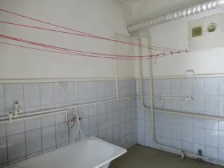 Нежилое здание 377.5 кв.м и земельный участок, Ярославская область Нежилое здание 76:05:010110:41, нежилое здание 76:05:010110:40 с земельным участком 76:05:010110:5 Продажа на аукционе в электронной форме недвижимого имущества, расположенного по адресу: Российская Федерация, Ярославская область…