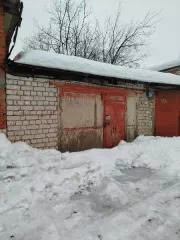 Гараж площадью 23,8 кв.м, кадастровый номер 43:40:000367:11760, расположенный по адресу Кировская область, г. Киров, ул. Слобода Томиловы, тер гк Автомобилист-14, бокс 181 д. Вид права – собственность. Обременение – аресты. Назначение – гараж.