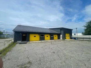 Автосервис и мойка 8777 кв. м Хабаровский край 6/8 долей в недвижимом имуществе: Автосервис, кадастровый номер 27:23:0050507:127 площадь 459,70 кв. м; Автомобильная мойка, кадастровый номер 27:23:0050507:128 площадь 414,30 кв. м; Земельный участок, кадастровый номер 27:23:0050507:138 площадь 3…