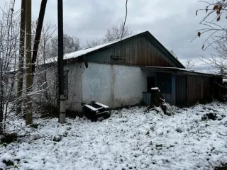 Здание 148,1 кв. м с земельным участком 1675 кв. м, с. Ирбейское, ул. Мира, 5а, Красноярский край. Здание, назначение: нежилое, наименование: Здание, кадастровый номер: 24:16:4201005:1213, площадью 148,1 кв. м, количество этажей, в том числе подземных этажей: 1, в том числе подземных -…