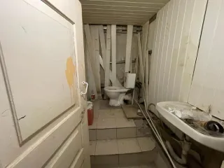 Нежилое помещение 84.3 кв.м в Санкт-Петербурге по адресу: пер. Басков, д. 10, литера А, пом. 2-Н. Назначение: нежилое, этаж: подвал, кадастровый номер 78:31:0001215:2467. Право собственности подтверждается записью в ЕГРН от 10.03.2011 № 78-78-42/020/2011-017.