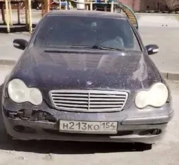 Mercedes-Benz C240 Elegance, 2002 Mercedes-Benz C-Класс, 2002 года, 170 лс, 300000 км, АКПП еще Легковой седан Mercedes Benz C240 Elegance, 2002 года выпуска, синего цвета, VIN WDB2030611A009024, ГРЗ Н213КО154, двигатель 30726780 (170 л.с. 125 кВТ), СТС 9905 952307