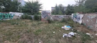 Земельный участок, площадь 251 +/- 6 кв.м., назначение: земли населенных пунктов, кадастровый номер: 63:01:0910008:1034 с ветхим строением, подлежащим сносу (общественный туалет) кадастровый номер: 63:01:0910008:982, адрес: Россия, Самарская область, г. Самара, Михаила Сорокина, д. 1а.