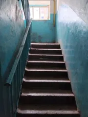 Комната 18,3 кв. м, Республика Башкортостан, адрес: Республика Башкортостан, г. Ишимбай, Геологическая ул., д. 42, кв. 66, комн. 4, 5 этаж, кадастровый номер 02:58:020253:608, ограничения и обременения: зарегистрированные в жилом помещении лица и/или право пользования жилым помещением у третьих лиц…