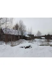Дом с участком в Ленинградской области: 1/2 доля дома (площадь 66.09 кв.м) и 1/2 доля земельного участка, а также ещё 1/2 доля дома и 1/2 доля земельного участка, плюс 1/2 доля в земельном участке (КН 47:05:0702001:31, площадь 1200 кв.м) по адресу: Ленинградская область, Подпорожский муниципальный…