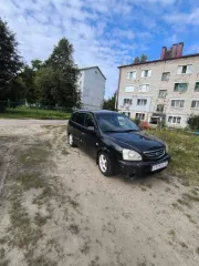 Kia Carens 2005 года, 105 л.с., пробег 201664 км. Цвет темно-зеленый. VIN: KNEFC525155398602. Категория B (M1). ПТС 71ОС 745362. Не на ходу. Требуется переварка порогов и задних внутренних арок, ремонт электрики, системы охлаждения и двигателя. Имеются коррозия, вмятины кузова, требуется покраска…