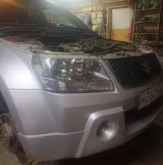 автомобиль марки SUZUKI GRАND VITАRА, 2008 года выпуска, VIN JSАJTD54V00311385, цвет серебристый, КПП автомат  1. Автомобиль требует ремонта. Заклинил двигатель 2. Нет колёс, капота, аккумулятора, крышка бака сломана, нет чехла на запаску 3. Несколько трещин на лобовом стекле. 4. Царапины на…
