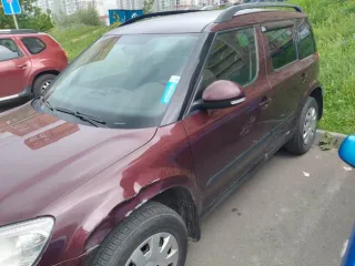 Skoda Yeti, 2012 год выпуска, VIN XW8JF25L8DH700619, цвет темно-бордовый. Автомобиль в залоге у АО «ТБанк». Покупатель самостоятельно снимает все запреты и ограничения как новый собственник.