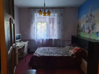 Земельный участок с кадастровым номером 64:13:001705:25 с расположенным на нем жилым зданием с кадастровым номером 64:13:001705:158, расположенный по адресу: Саратовская область, р н Ершовский, г Ершов, ул. Астраханская, д 77/1. Вид права общая долевая собственность, доля в праве:1/4