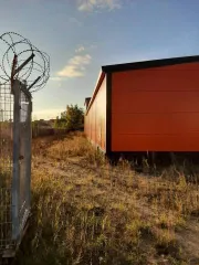 Нежилое здание (объект придорожного сервиса, 1/2 доля в праве общей долевой собственности), площадью 1164 кв.м., кадастровый номер: 89:12:110605:372, по адресу: ЯНАО, г. Ноябрьск, ул. Школьная, д. 6а, и земельный участок (3/16 доли в праве общей долевой собственности), площадью 5916 кв.м…