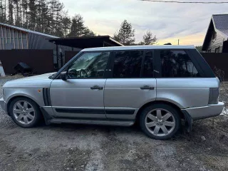 Land Rover Range, 2005, VIN – SALLMAMA45A195705, серебристый, ПТС – серия 78 УХ № 814395 от 10.12.2022. Отсутствует батарея АКБ, ржавчина на крыльях и задней двери, требуется ремонт ДВС, деформация колес от длительного (более года) неиспользования.