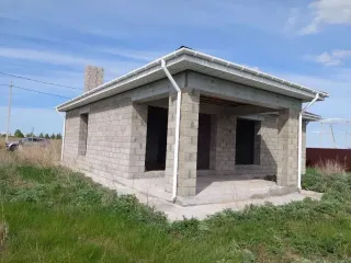 Дом 92,8 кв.м, Самарская область, Ставропольский район Дом, площадью: 92,8 кв.м., с кадастровым номером: 63:32:1702007:6955, земельный участок, площадью: 600 кв.м., с кадастровым номером: 63:32:1702007:2392. Адрес: Российская Федерация, Самарская область, муниципальный район Ставропольский…