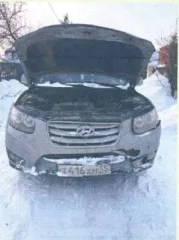 Хендэ Санта Фе 2010 года, серый. VIN: KMHSJ81XDBU653424, номер: Т416ХМ55. Мощность двигателя 144,9 л.с. (197 кВт), разрешенная максимальная масса 2345 кг, масса без нагрузки 1890 кг