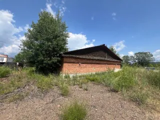 Склад двойного назначения 153.1 кв.м и земельный участок 222 кв.м, регион 03 Здание, назначение: нежилое здание, наименование: склад двойного назначения, количество этажей - 1, в том числе подземных этажей - 0, площадь 153,1 кв. м, кадастровый номер 03:16:340165:82, и земельный участок с…