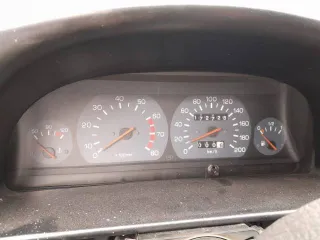 ИЖ 2126-30 2003 года выпуска, красный Гранат. Тип кузова: хэтчбэк. VIN: XTK21260030101982, номер: Х250НУ90. Объем двигателя 1568 см³, мощность 74.4 л.с. Пробег 172728 км. ПТС 18 КО 951566, СТС 99 08 № 410223.