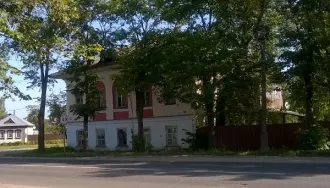 Нежилое здание 258.8 кв.м Ярославская обл Нежилое здание вместе с земельным участком, расположенное по адресу: Ярославская обл., г. Углич, ул. Ростовская, д. 35/2. Здание по адресу: Ярославская обл., г. Углич, ул. Ростовская, д. 35/2 является выявленным объектом культурного наследия «Особняк…