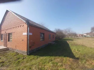 Дома и земельный участок 593 кв.м, Краснодарский край, Абинский р-н, г. Абинск, ул. Крылова, уч. 43: – земельный участок, кад. № 23:01:0501020:1128, площадь 593 м²; – жилой дом (индивидуальный жилой дом), кад. № 23:01:0501020:1092, площадь 95 м²; – жилой дом (жилой дом под Литером А, общей площадью…