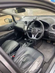 Продается автомобиль Nissan Note 2017 года выпуска, номер кузова E12542978. В залоге у ПАО "Совкомбанк".