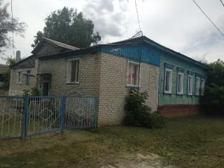 Земельный участок, площадью 1192 кв. м., кадастровый номер 34:27:160101:1783 с расположенными на нем объектами недвижимого имущества:  здание, общей площадью 215,6 кв.м.,  кадастровый номер: 34:27:160101:1993   и  здание, общей площадью 71,5 кв.м.,  кадастровый номер: 34:27:160101:3688 Лот № 2…