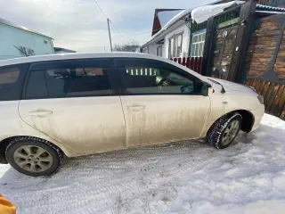 Toyota Corolla Fielder 2010 года выпуска. Идентификационный номер (VIN) отсутствует, номер кузова: NZE141-9154558. В залоге у ПАО «Совкомбанк».