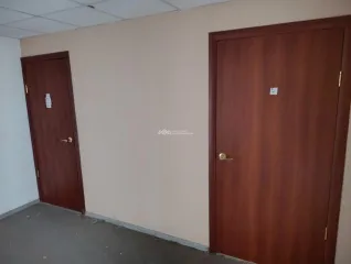 Нежилое помещение 112,3 кв. м, Челябинская обл., г. Челябинск, 1-я Эльтонская ул., д. 46, пом. 1, цокольный этаж, кадастровый номер 74:36:0209016:5523, ограничения и обременения: наличие перепланировки/переустройства/реконструкции установить невозможно