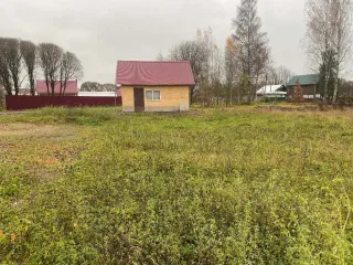 Жилой дом 32,1 кв.м и право аренды земли, Тверская область. Жилое здание (дом), кадастровый номер: 69:38:0081617:311, площадью 32.1 кв.м, местоположение: Российская Федерация, Тверская область, муниципальный округ Бологовский, город Бологое, улица Дачная, дом 8в. Право аренды на земельный участок…