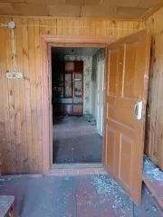 Дом 30.8 кв.м, участок 1200 кв.м, Курганская обл., Звериноголовский район, с. Круглое, ул. Озерная, дом 13. Дом частично разрушен, требует ремонтных работ. Кадастровый номер дома: 45:05:010801:1029, участка: 45:05:010801:973.