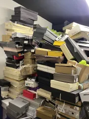 Товарные остатки обуви и сумок.
