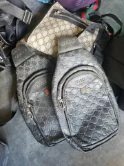 Спортивные костюмы«Tommy Hilfiger»Обувь, маркированная товарным знаком «Balenciaga»Головной убор, маркированный товарным знаком «Mercedes-Benz»Трико, маркированное товарным знаком «Moncler» Платки, маркированные товарным знаком «KARL LAGERFELD»Майки, маркированные товарным знаком «Adidas» Брюки…